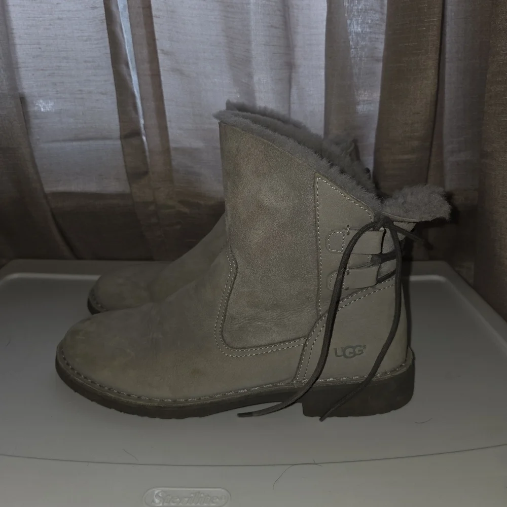 UGG Women's Gray Naiyah Ankle Boots 9.5